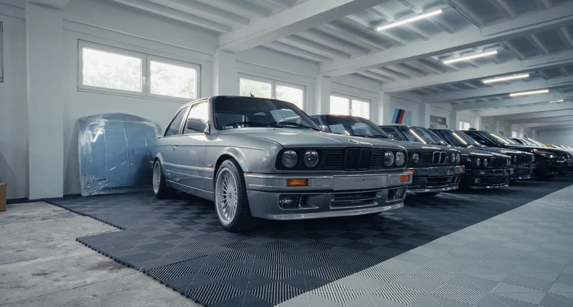 A row of classic BMWs inside the Kárai Exclusive workshop