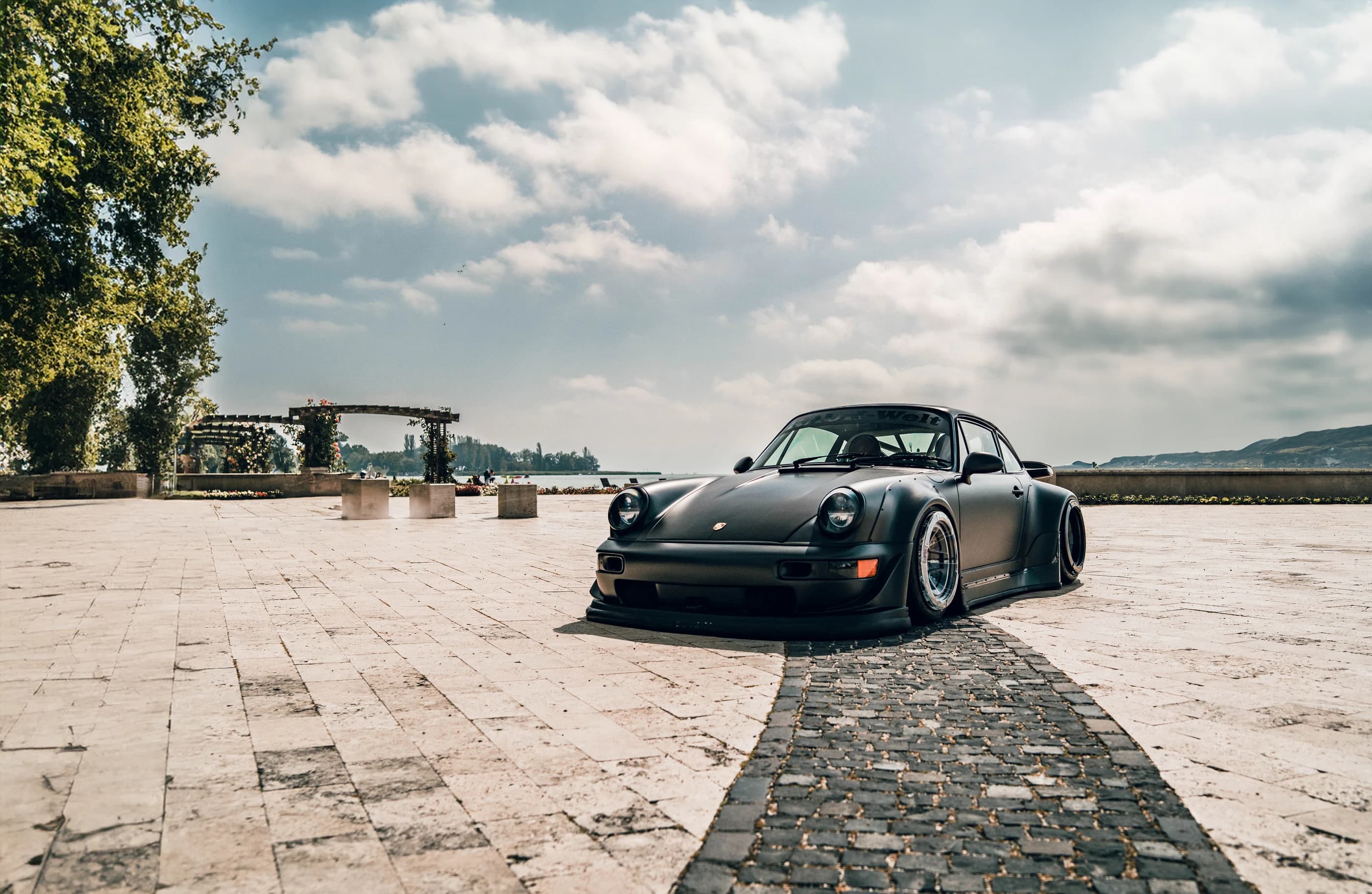 Premium automotive build displayed in the grounds of Festetics Castle during IDOLZ 2025.